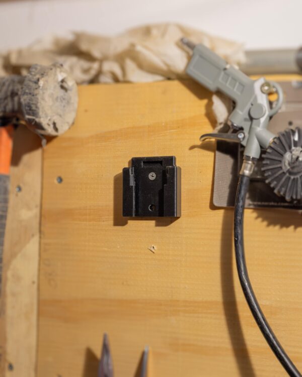 Dewalt 18V (on wall)-min